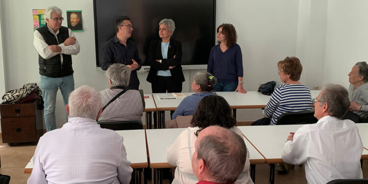 Cuenca estrena los programas 'YoConecto' y 'Me Acuerdo' para llevar la inteligencia artificial y la ciberseguridad a mayores y estudiantes