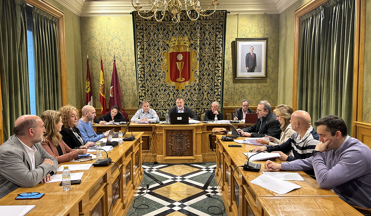 Dolz informa a asociaciones de vecinos y colegios profesionales sobre los 10,7 millones que se van a invertir con los Fondos EDIL 2 Dolz informa a asociaciones de vecinos y colegios profesionales sobre los 10,7 millones que se van a invertir con los Fondos EDIL