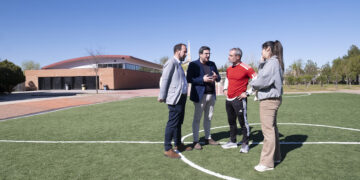 El Ayuntamiento de Azuqueca instala césped artificial en los patios de los CEIP Maestra Plácida Herranz, Virgen de la Soledad y Siglo XXI