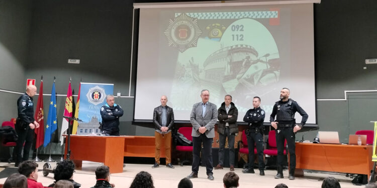 El Ayuntamiento de Cuenca refuerza su campaña informativa sobre VMP con charlas a alumnado de Secundaria