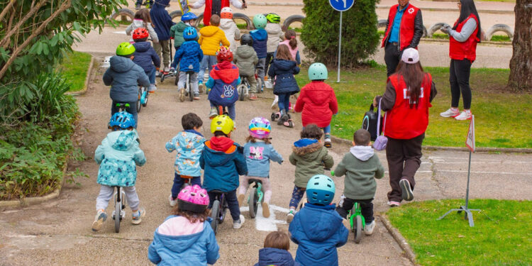 El Circuito Mini Héroes reúne a más de un centenar de menores en el Parque Santa Ana de Cuenca