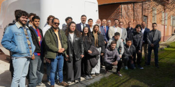 El IES Luis de Lucena de Guadalajara incorpora una turbina eólica real de Naturgy para asegurar empleo al 70% de sus alumnos