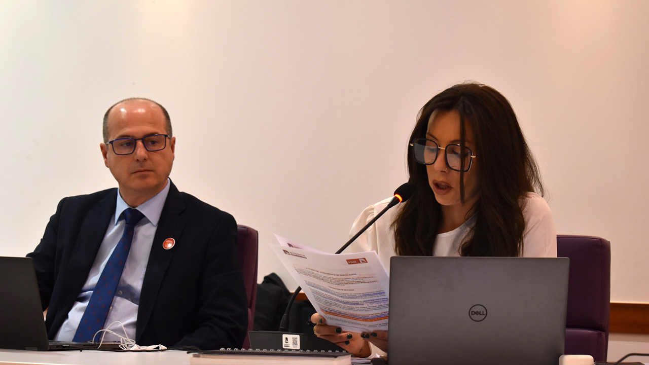 El PSOE considera que si Guarinos no “perdiera el tiempo rechazando nuestras propuestas, ya estarían asfaltando las calles de nuestra ciudad” 2 El PSOE considera que si Guarinos no “perdiera el tiempo rechazando nuestras propuestas, ya estarían asfaltando las calles de nuestra ciudad”