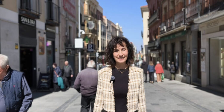 El PSOE critica que “una pizarra” sea lo único que Guarinos es capaz de ofrecer al comercio local, “un sector que tiene abandonado”