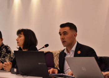 El PSOE recrimina a Guarinos que rechace mejorar la iluminación en la ciudad “porque todo el mundo sabe que en Guadalajara no se ve”