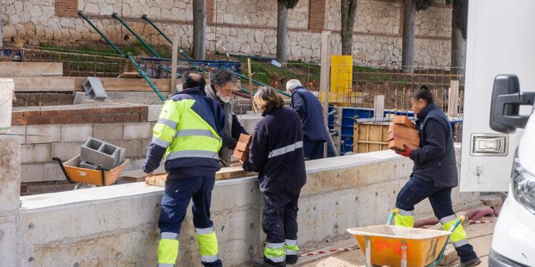 El Plan de Empleo del Ayuntamiento de Guadalajara recibe las últimas 32 contrataciones y culmina un amplio paquete de mejoras en barrios, colegios, zoo y el cementerio municipal