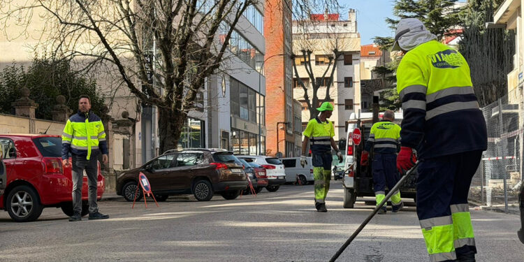 El Plan de Mantenimiento Urbano de Cuenca avanza con actuaciones de sellado de calzada en las inmediaciones de Plaza de España