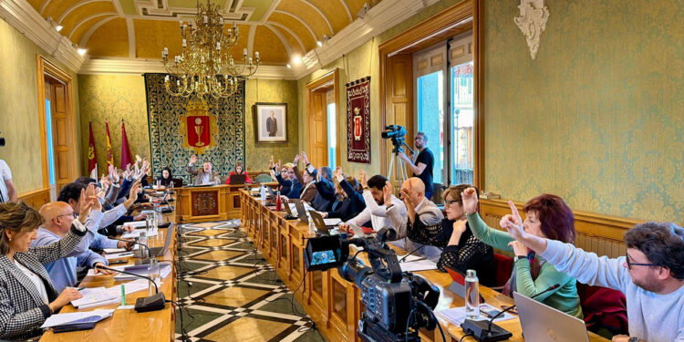 El Pleno del Ayuntamiento de Cuenca nombra a Raúl del Pozo Hijo Adoptivo de la ciudad a título póstumo