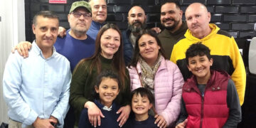 El Proyecto Arraigo ha atraído en este 2026 a cuatro familias a Cuenca, una de las cuáles ha reabierto el bar de Olmedilla de Alarcón