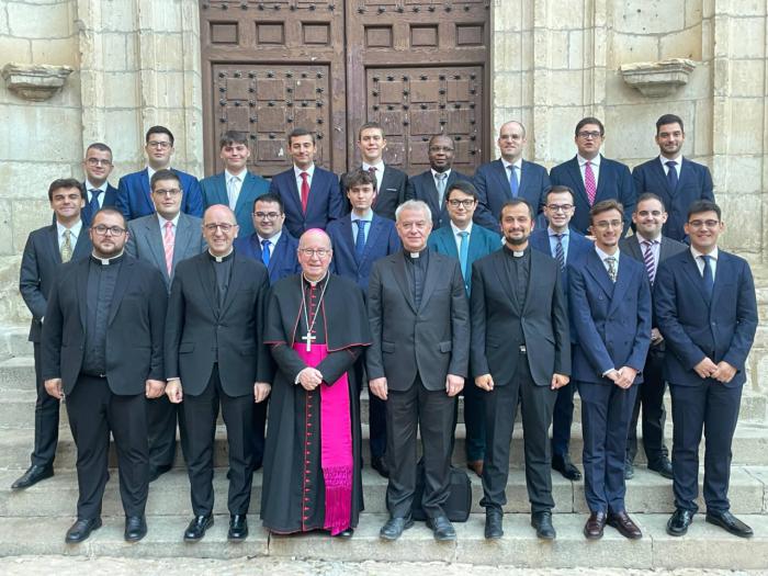 El Seminario de Cuenca celebra su día como una realidad viva: 18 jóvenes que ponen rostro a la vocación sacerdotal con el lema «Deja tus redes y sígueme» 2 El Seminario de Cuenca celebra su día como una realidad viva 18 jóvenes que ponen rostro a la vocación sacerdotal con el lema «Deja tus redes y sígueme»