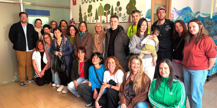 El área pediátrica del centro de salud de Molina de Aragón se convierte en un ‘Bosque Salud’ con la colaboración de familias de la zona
