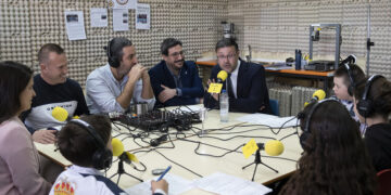 El consejero de Educación visita el CEIP La Paloma de Azuqueca para conocer sus proyectos