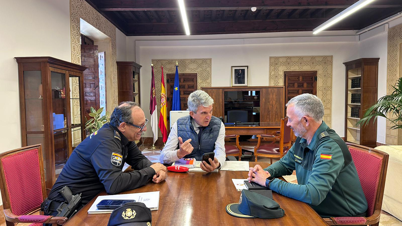 El delegado del Gobierno revisa con Policía Nacional y Guardia Civil el dispositivo de seguridad de Semana Santa 2 El delegado del Gobierno revisa con Policía Nacional y Guardia Civil el dispositivo de seguridad de Semana Santa
