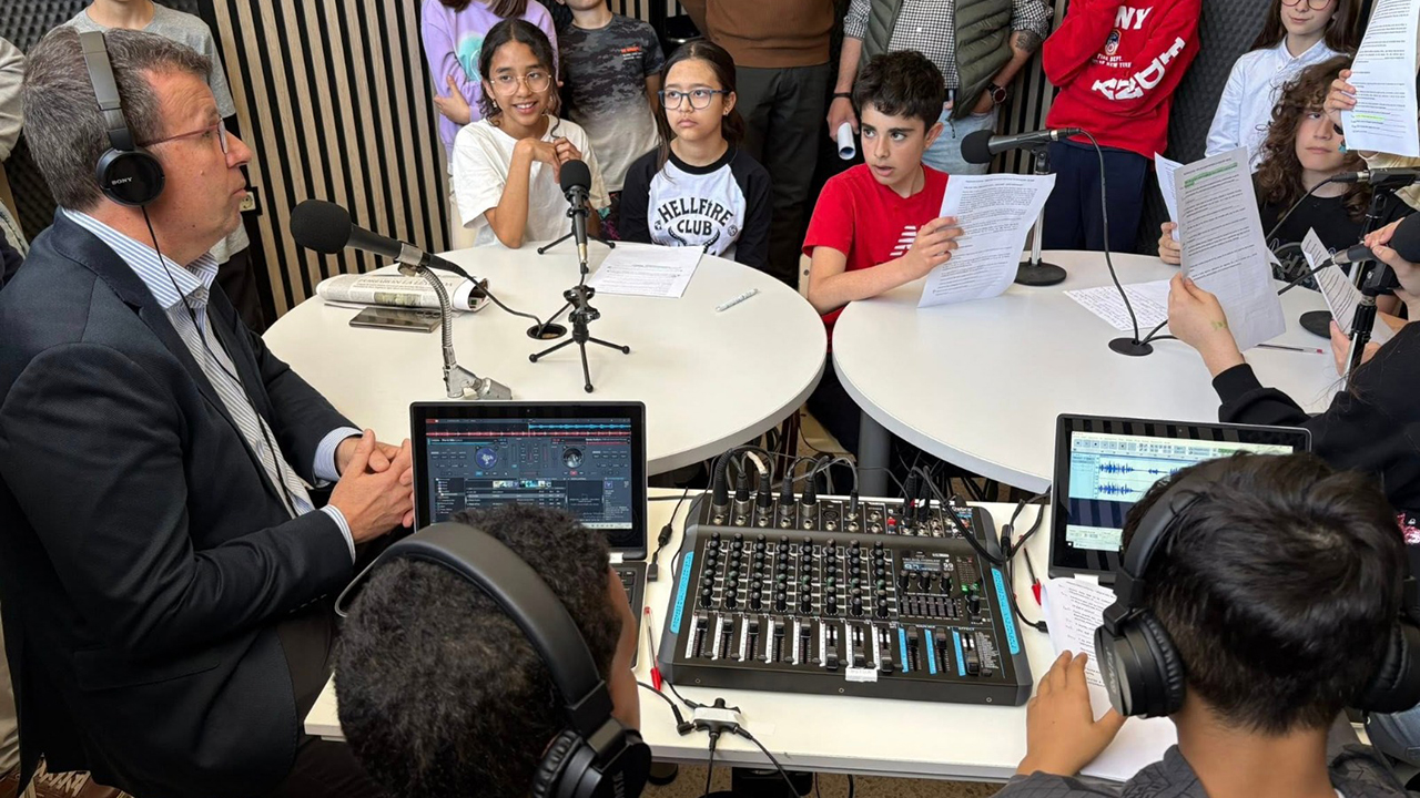 El delegado provincial de Educación de cuenca inaugura la radio escolar del CEIP Santa Ana 2 El delegado provincial de Educación de cuenca inaugura la radio escolar del CEIP Santa Ana