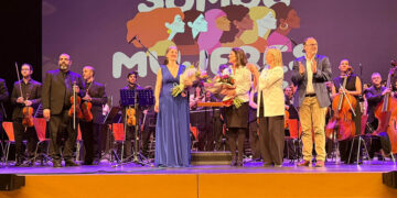 El teatro Buero Vallejo se llena con “Somos Mujeres”, un concierto que une música y teatro para celebrar la igualdad