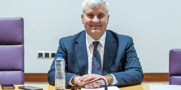 Esteban lamenta que Rojo y el PSOE vuelvan a traicionar a los vecinos con su silencio y complicidad con el cierre de una oficina de Correos en Guadalajara