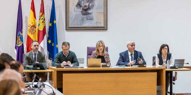 Guadalajara inyecta 1,4 millones en sus barrios impulso al Parque de Aguas Vivas, nuevo asfalto y suelo para VPO