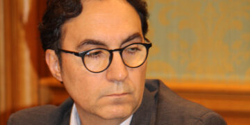 Julián Niño denuncia la falta de planificación y la estrategia electoralista del equipo de Gobierno de Dolz con el pabellón Luis Yúfera