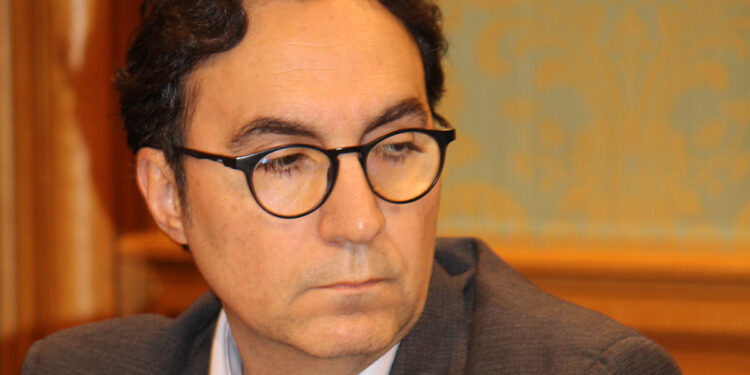 Julián Niño denuncia la falta de planificación y la estrategia electoralista del equipo de Gobierno de Dolz con el pabellón Luis Yúfera