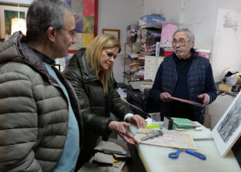 La Fundación Antonio Pérez está visitando los talleres de los artistas conquenses para acercarse a su obra de una manera más cercana