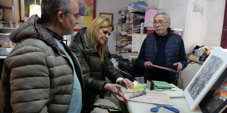 La Fundación Antonio Pérez está visitando los talleres de los artistas conquenses para acercarse a su obra de una manera más cercana