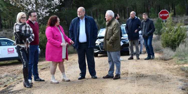 La Junta asume el arreglo de 120 caminos rurales en Cuenca destrozados por la DANA