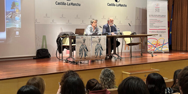 La Junta felicita a la Escuela de Arte Elena de la Cruz por sus XII Jornadas de Arte y Diseño ´Idea 26´