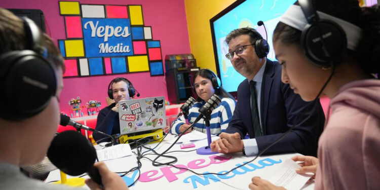 La Junta pondrá en marcha en el tercer trimestre del curso una radio escolar autonómica