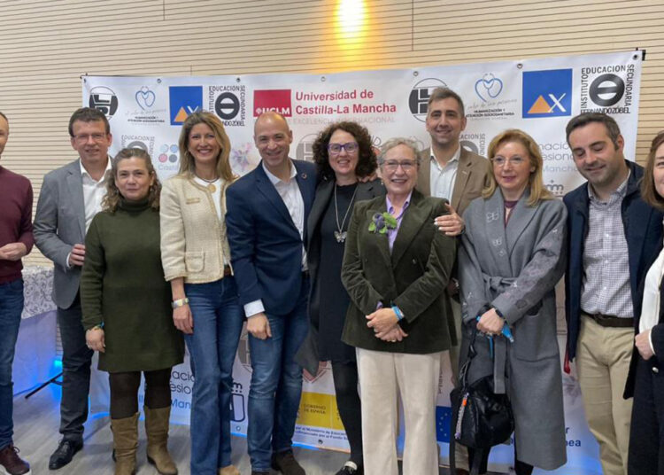 La Junta pone como ejemplo el trabajo de los IES ´Fernando Zobel y ´Lorenzo Hervás y Panduro´ en la formación para la humanización de la atención sanitaria