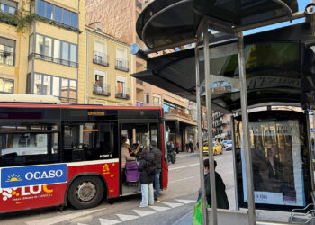 La Plaza de la Hispanidad “estrena” marquesina en su parada de autobús