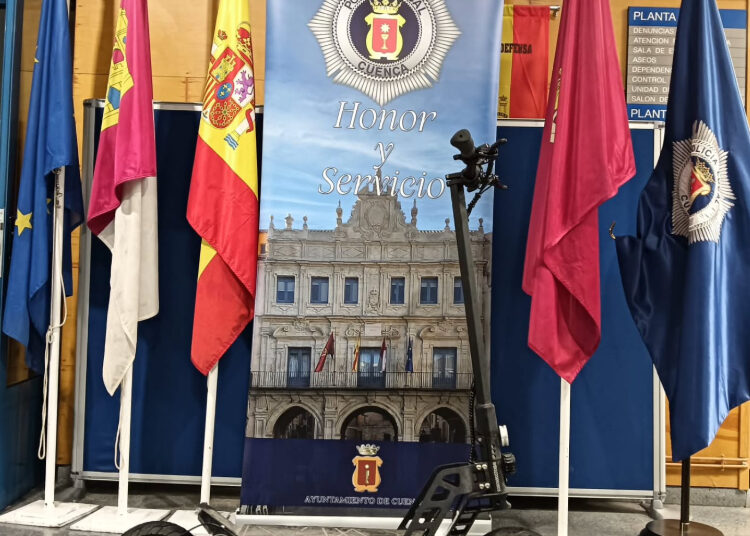 La Policía de Cuenca caza un falso patinete en un paso de cebra resultó ser un ciclomotor ilegal