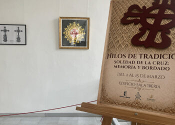 La Sala Iberia acoge la exposición ‘El Guion de la Hermandad tradición, diseño y bordado’ organizada por la Hermandad de la Soledad y la Cruz