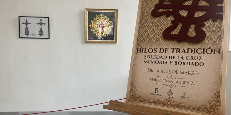 La Sala Iberia acoge la exposición ‘El Guion de la Hermandad tradición, diseño y bordado’ organizada por la Hermandad de la Soledad y la Cruz 1 La Sala Iberia acoge la exposición ‘El Guion de la Hermandad tradición, diseño y bordado’ organizada por la Hermandad de la Soledad y la Cruz