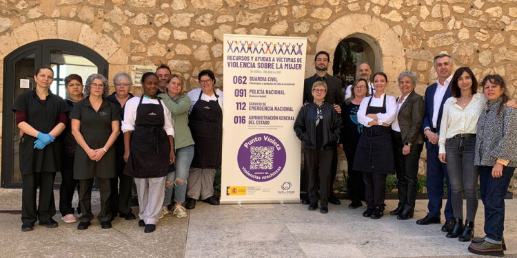 La Subdelegación imparte la formación para incorporar Puntos Violeta a los Paradores de la provincia de Cuenca