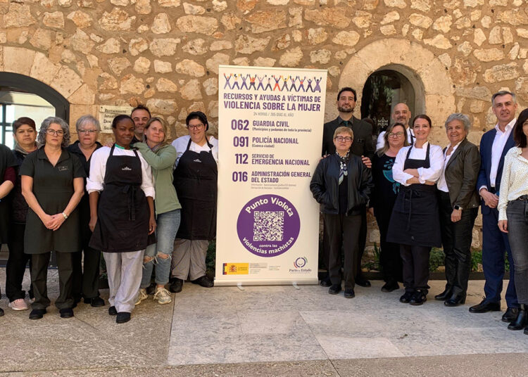 La Subdelegación imparte la formación para incorporar Puntos Violeta a los Paradores de la provincia de Cuenca