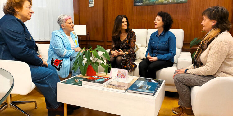 La delegada de la Junta recibe a las premiadas de Guadalajara que serán reconocidas en el acto regional del 8M