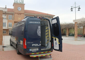 La furgoneta «Vidoc» de la Policía culmina su presencia en Cabanillas, con 170 personas atendidas