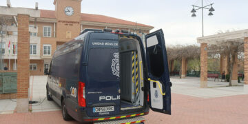 La furgoneta «Vidoc» de la Policía culmina su presencia en Cabanillas, con 170 personas atendidas