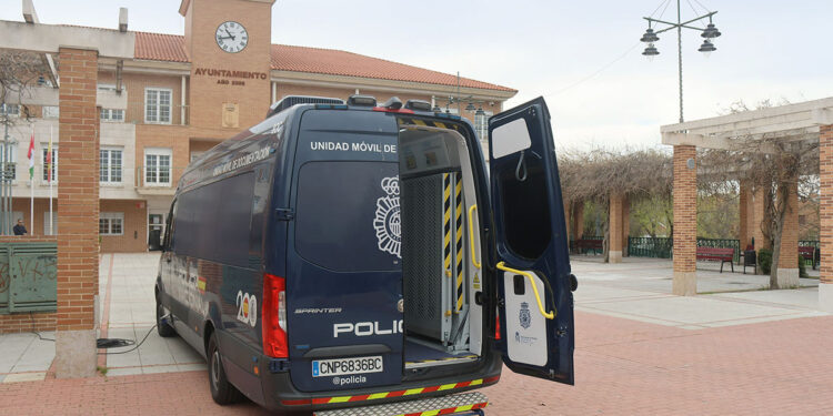 La furgoneta «Vidoc» de la Policía culmina su presencia en Cabanillas, con 170 personas atendidas