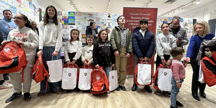 La mirada infantil sobre la Semana Santa se muestra en la exposición del Resucitado en el Mirador
