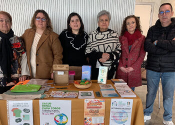 La subdelegada del Gobierno en Cuenca visita la mesa informativa de Alcer con motivo del Día Mundial del Riñón