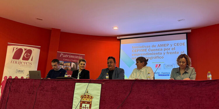 Las empresarias y emprendedoras de Villamayor de Santiago participan en la jornada organizada por AMEP