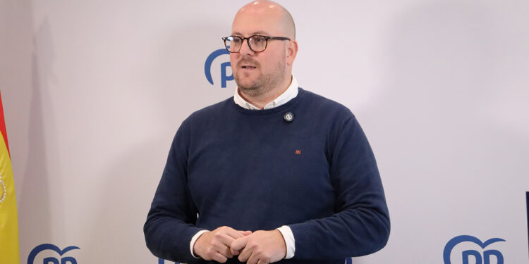 Lucas Castillo subraya que “la rebaja fiscal es irrenunciable” y reclama al Gobierno de Sánchez que rectifique para ayudar a las familias 1 Lucas Castillo subraya que “la rebaja fiscal es irrenunciable” y reclama al Gobierno de Sánchez que rectifique para ayudar a las familias