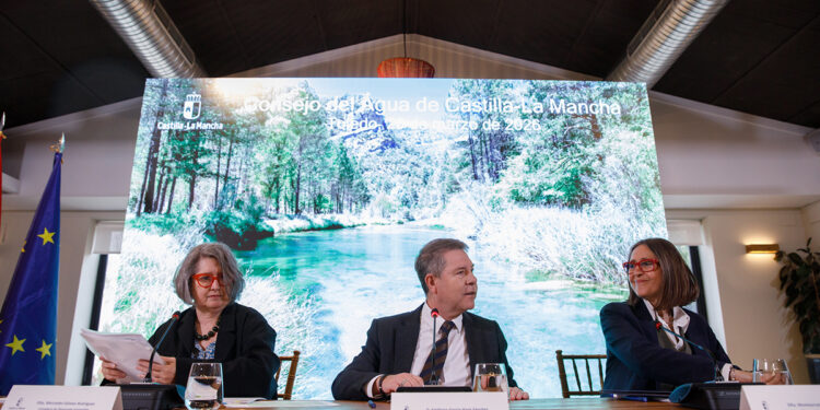 Page pide la prórroga de la actual Directiva del Agua, baraja medidores hídricos propios, ofrece personal a las Confederaciones para agilizar gestiones y considera las protestas en la calle