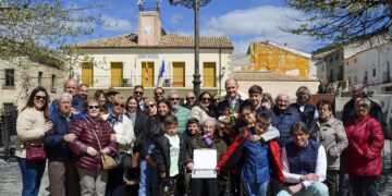 Pareja rinde homenaje a Luisa Quero Sánchez en su centenario, una vida unida al pueblo y a su gente