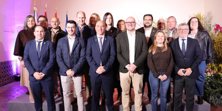 Representantes del PP de Guadalajara apoyan con su presencia la Feria Apícola de Pastrana