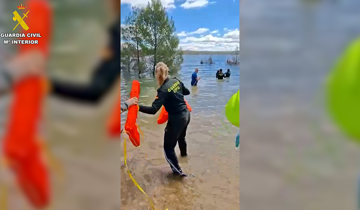 Rescatados ilesos tras volcar su barca junto al camping de Buendía