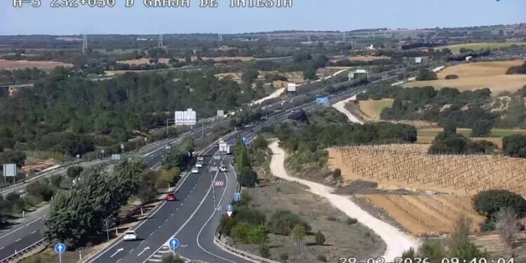Susto de madrugada en la A-3 un camión accidentado en Graja de Iniesta altera el tráfico hacia Madrid