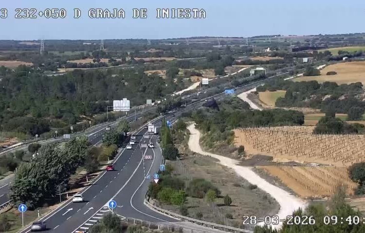 Susto de madrugada en la A-3 un camión accidentado en Graja de Iniesta altera el tráfico hacia Madrid