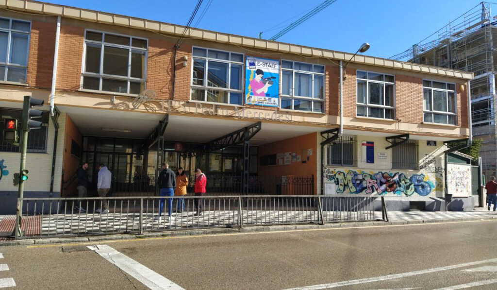 Susto en Cuenca Evacuados 60 alumnos del IES Pedro Mercedes por el humo de una caldera